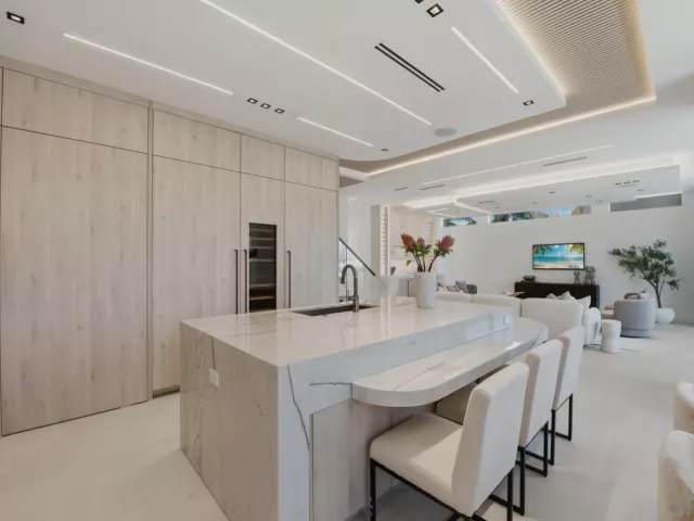 Продажа дома по адресу 3201 NE 26TH Street - фото 9375199