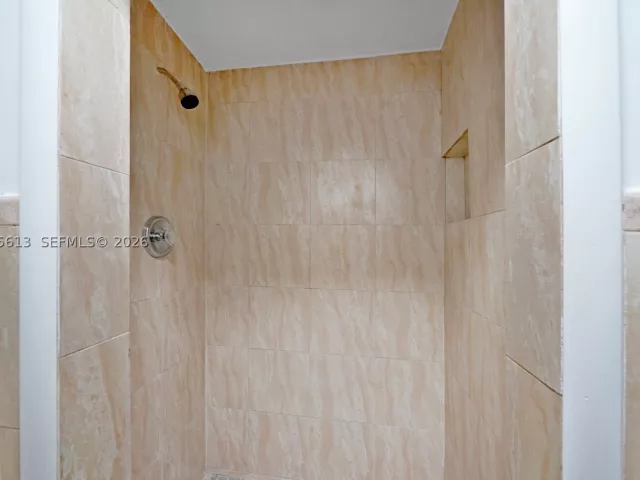 Продажа дома по адресу 360 NW 179th Ter - фото 9361280
