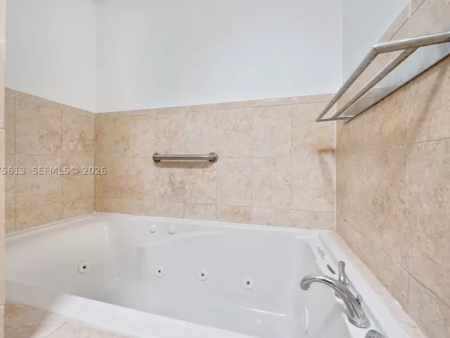 Продажа дома по адресу 360 NW 179th Ter - фото 9361281