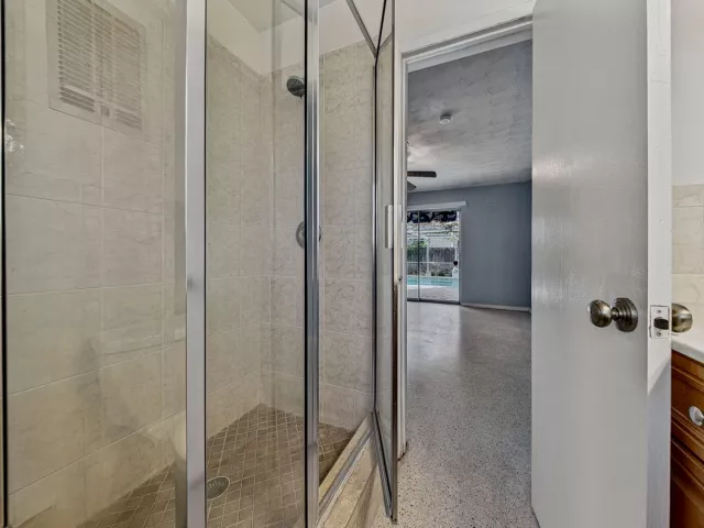 Продажа дома по адресу 201 NE 29th Street - фото 9368279