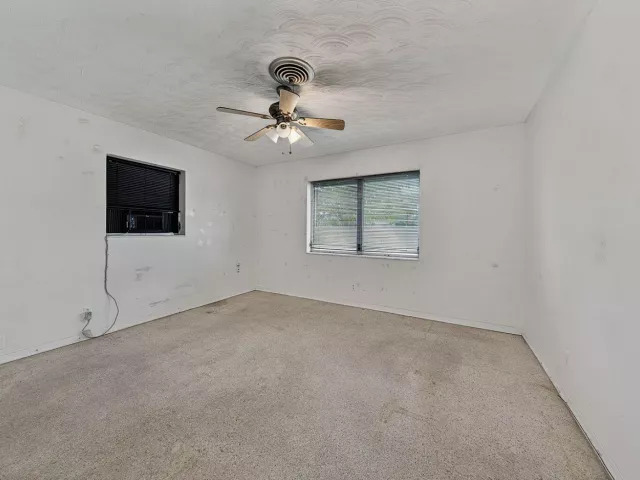 Продажа дома по адресу 201 NE 29th Street - фото 9368282
