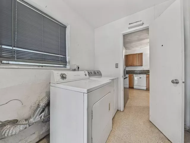 Продажа дома по адресу 201 NE 29th Street - фото 9368289