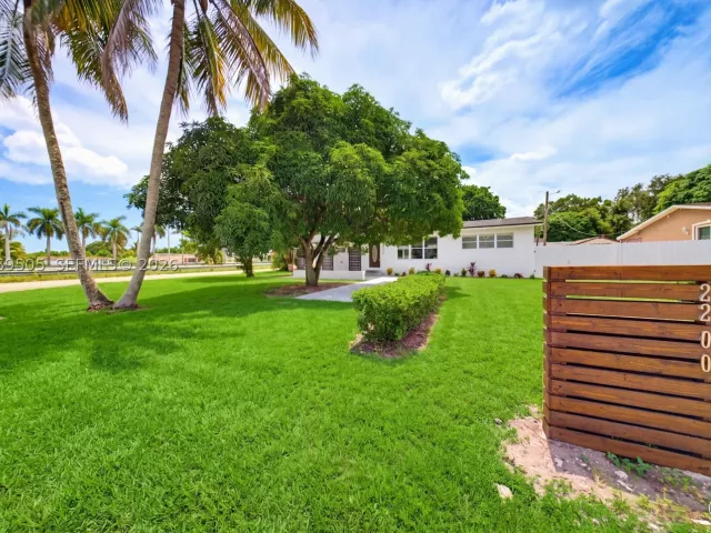 Продажа дома по адресу 2200 NW 110th St - фото 9365678