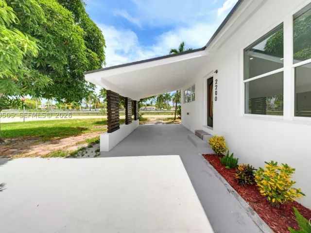Продажа дома по адресу 2200 NW 110th St - фото 9365681