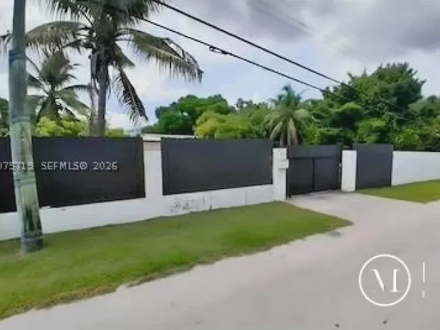 Продажа дома по адресу 759 S Biscayne River Dr - фото 9365734