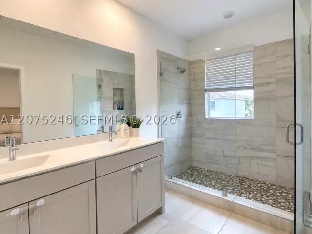 Продажа дома по адресу 181 SW 170th Ave - фото 9381978