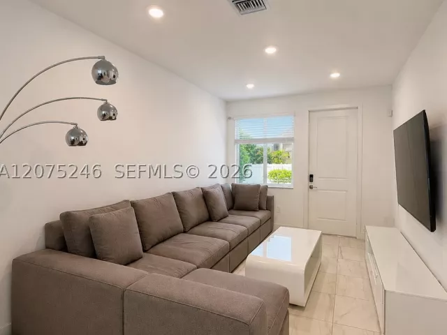 Продажа дома по адресу 181 SW 170th Ave - фото 9381956