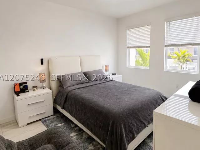 Продажа дома по адресу 181 SW 170th Ave - фото 9381985