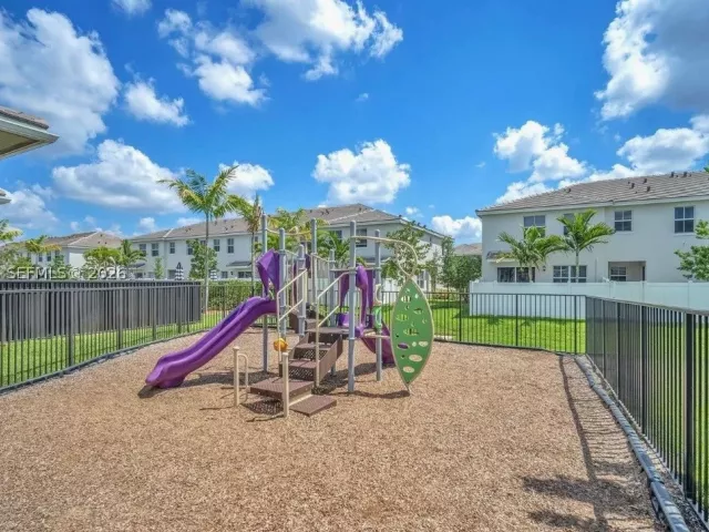 Продажа дома по адресу 181 SW 170th Ave - фото 9381997