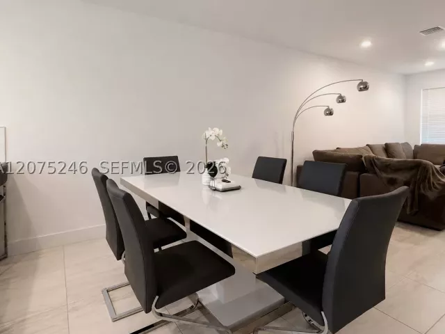 Продажа дома по адресу 181 SW 170th Ave - фото 9381960