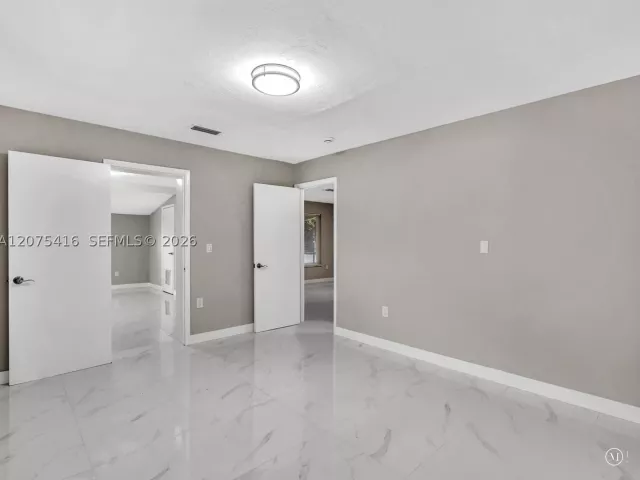 Продажа дома по адресу 6800 Raleigh St - фото 9365877