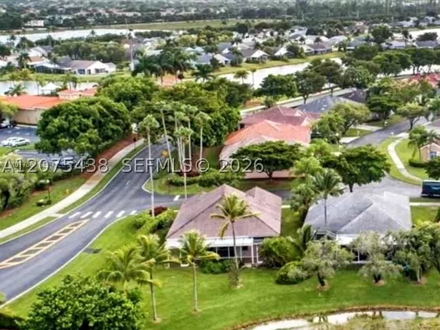 Продажа дома по адресу 505 SE 26th Dr - фото 9363821