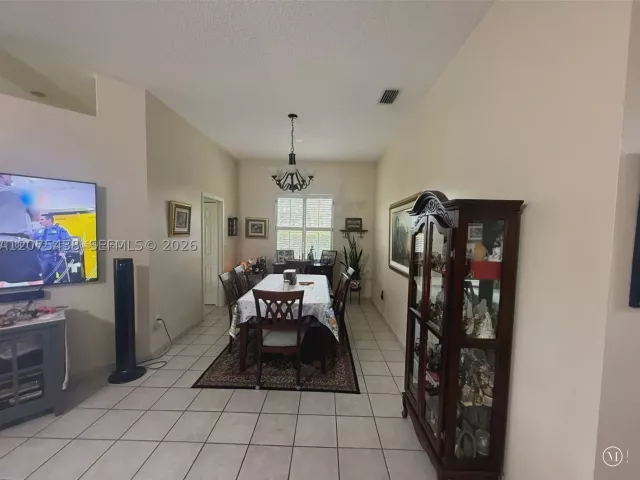 Продажа дома по адресу 505 SE 26th Dr - фото 9363826