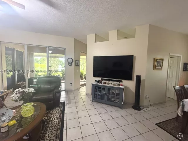 Продажа дома по адресу 505 SE 26th Dr - фото 9363827