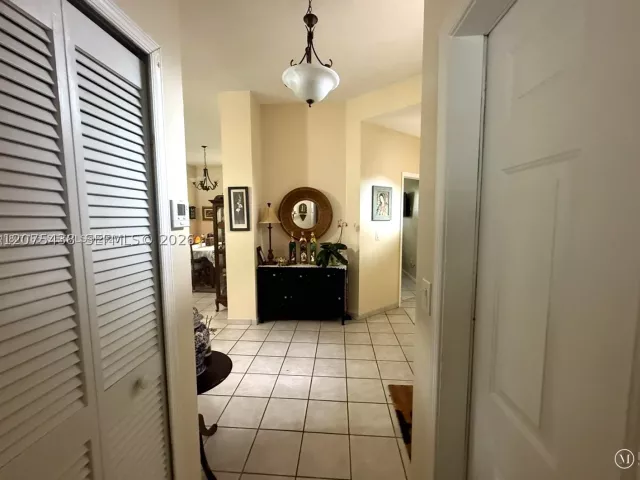 Продажа дома по адресу 505 SE 26th Dr - фото 9363829