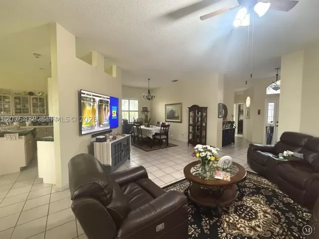 Продажа дома по адресу 505 SE 26th Dr - фото 9363831