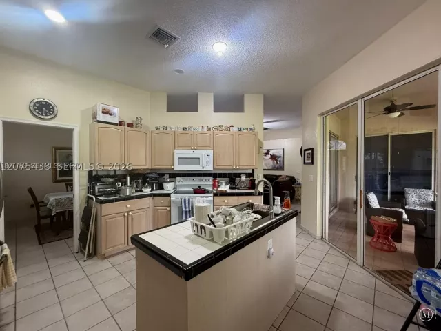 Продажа дома по адресу 505 SE 26th Dr - фото 9363832