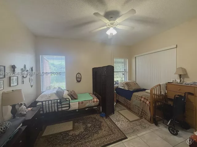 Продажа дома по адресу 505 SE 26th Dr - фото 9363842