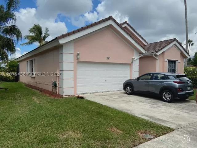 Продажа дома по адресу 505 SE 26th Dr - фото 9363812