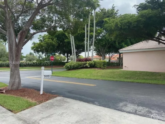 Продажа дома по адресу 505 SE 26th Dr - фото 9363813