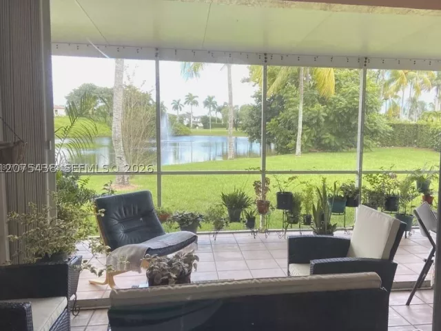 Продажа дома по адресу 505 SE 26th Dr - фото 9363817