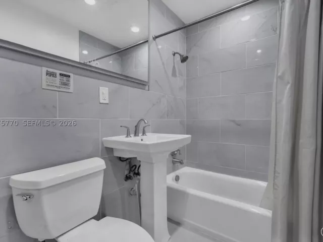 Продажа дома по адресу 907 NE 5th St - фото 9365486