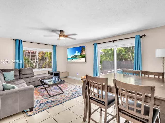 Продажа дома по адресу 907 NE 5th St - фото 9365491