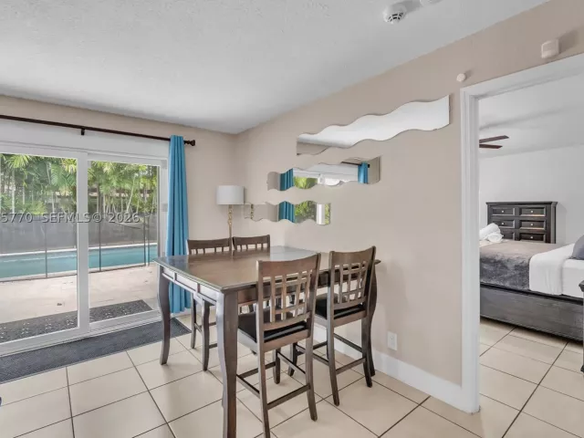 Продажа дома по адресу 907 NE 5th St - фото 9365492