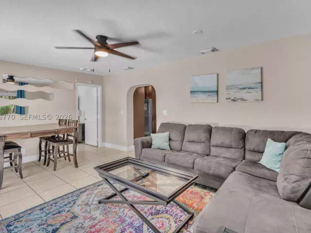 Продажа дома по адресу 907 NE 5th St - фото 9365494