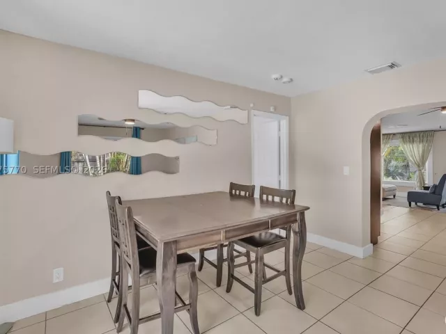 Продажа дома по адресу 907 NE 5th St - фото 9365495