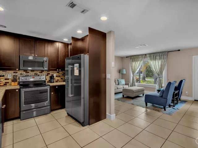 Продажа дома по адресу 907 NE 5th St - фото 9365498