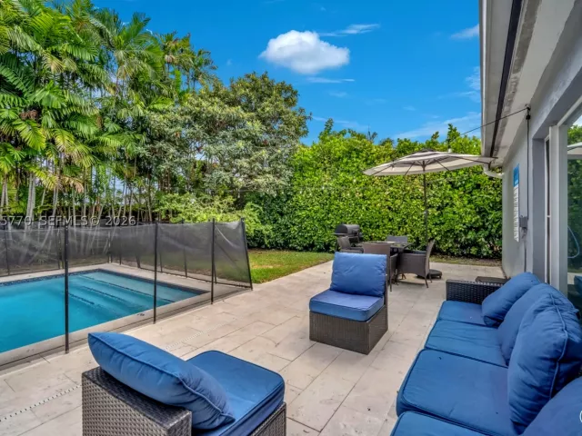 Продажа дома по адресу 907 NE 5th St - фото 9365500