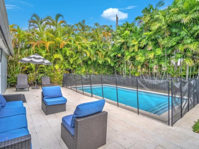 Продажа дома по адресу 907 NE 5th St - фото 9365503
