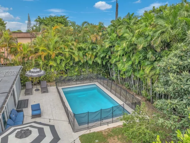 Продажа дома по адресу 907 NE 5th St - фото 9365504