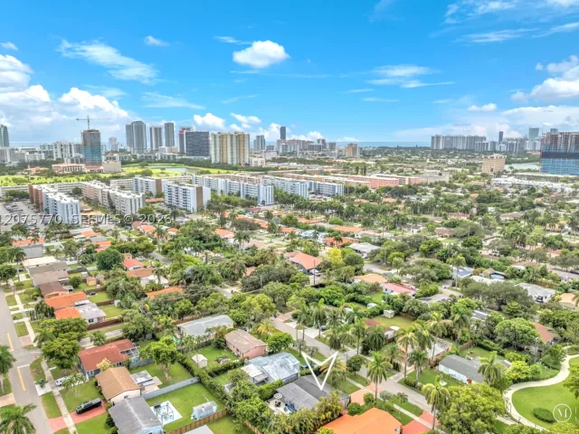 Продажа дома по адресу 907 NE 5th St - фото 9365508