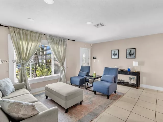 Продажа дома по адресу 907 NE 5th St - фото 9365482