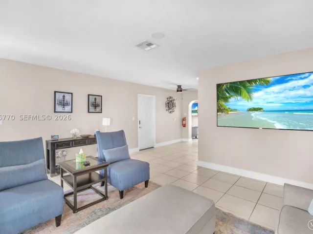 Продажа дома по адресу 907 NE 5th St - фото 9365483