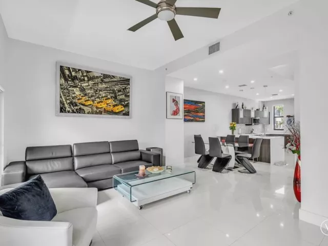Продажа дома по адресу 462 SE 1ST Circle - фото 9364154