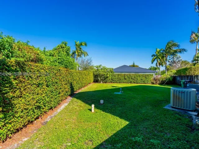 Продажа дома по адресу 12071 SW 1st St - фото 9365731