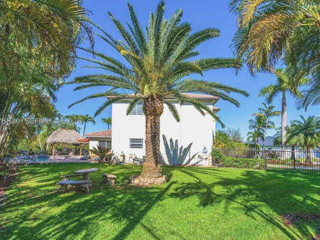 Продажа дома по адресу 12071 SW 1st St - фото 9365718