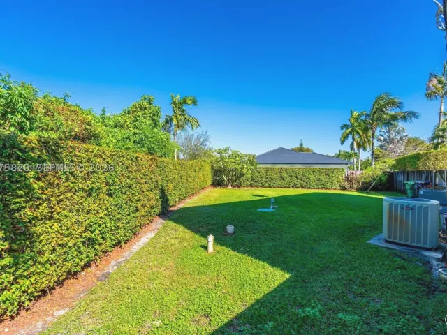 Продажа дома по адресу 12071 SW 1st St - фото 9365720