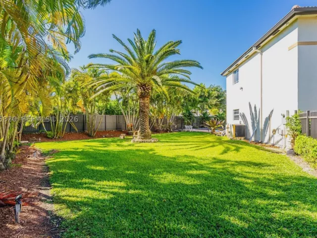 Продажа дома по адресу 12071 SW 1st St - фото 9365721