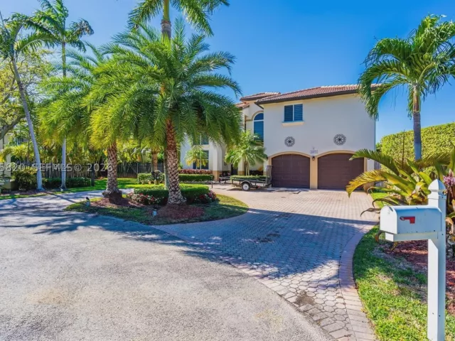 Продажа дома по адресу 12071 SW 1st St - фото 9365724
