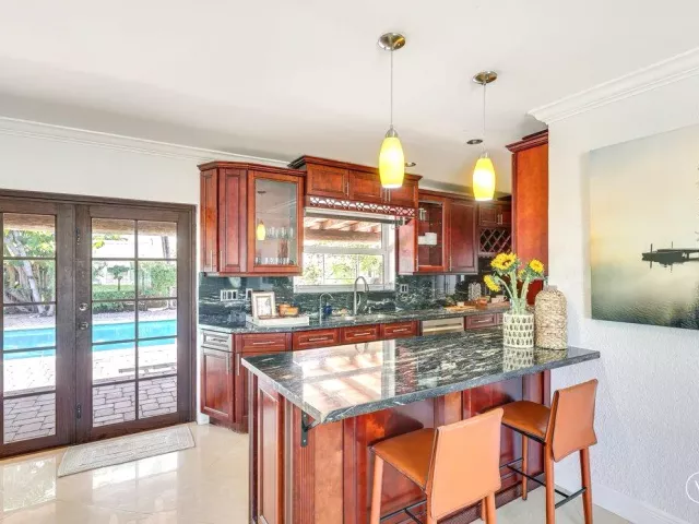 Продажа дома по адресу 1313 SE 1ST Way - фото 9367956