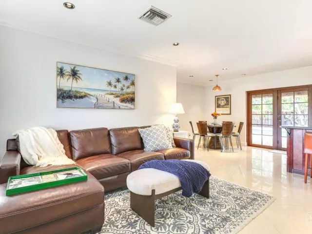 Продажа дома по адресу 1313 SE 1ST Way - фото 9367957