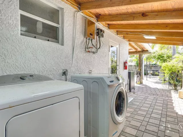 Продажа дома по адресу 1313 SE 1ST Way - фото 9367966