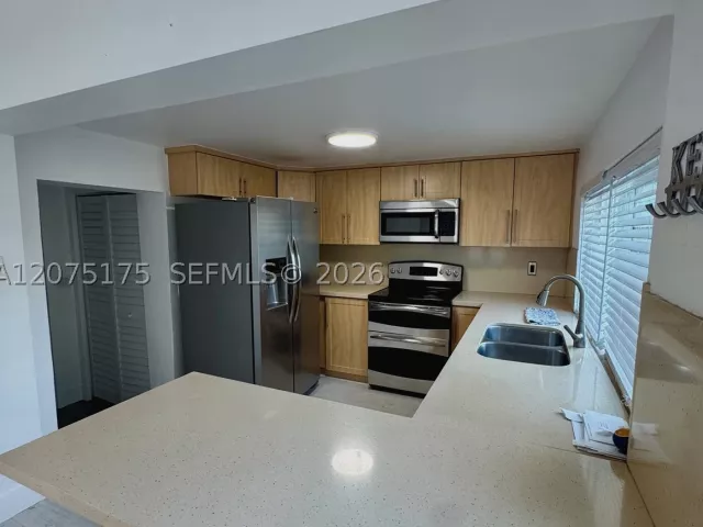 Продажа дома по адресу 100 SW 51st Ct - фото 9373221