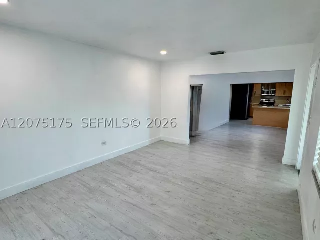 Продажа дома по адресу 100 SW 51st Ct - фото 9373223
