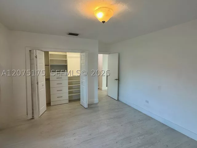Продажа дома по адресу 100 SW 51st Ct - фото 9373224