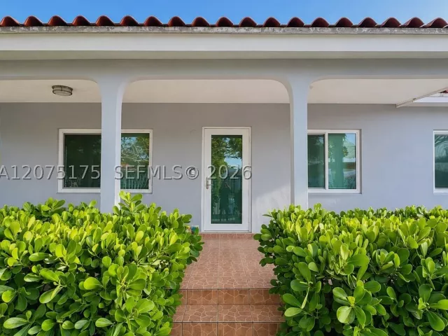 Продажа дома по адресу 100 SW 51st Ct - фото 9373213
